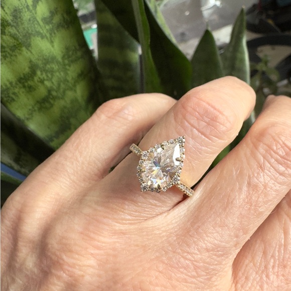 14k Pear shaped Moissanite Halo ring - Picture 4 of 6